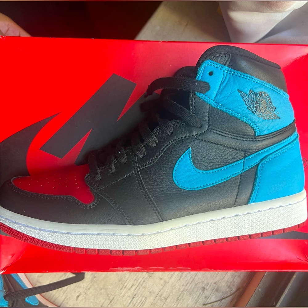 Women’s Air Jordan 1 High NC to CHI  size 10 - Picture 2 of 5